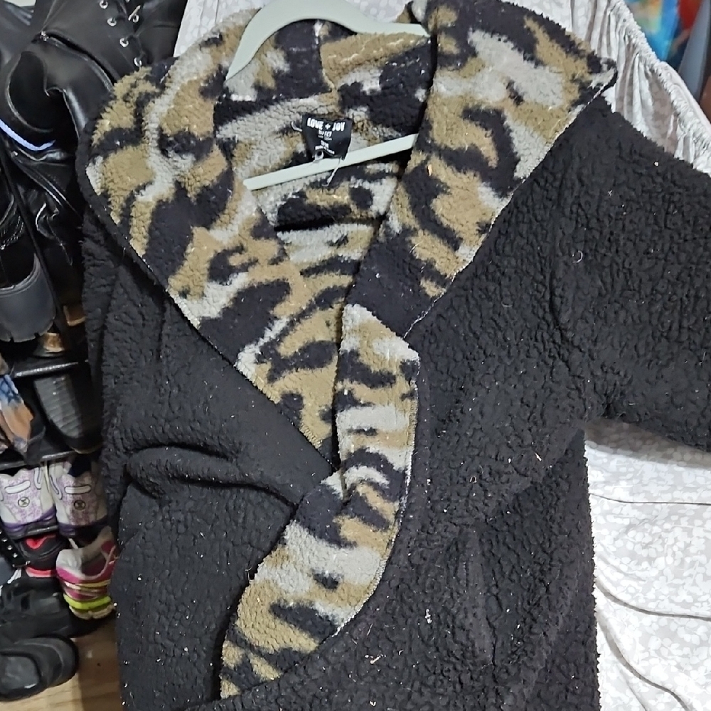 Epic Threads Black and Tan Sherpa Jacket